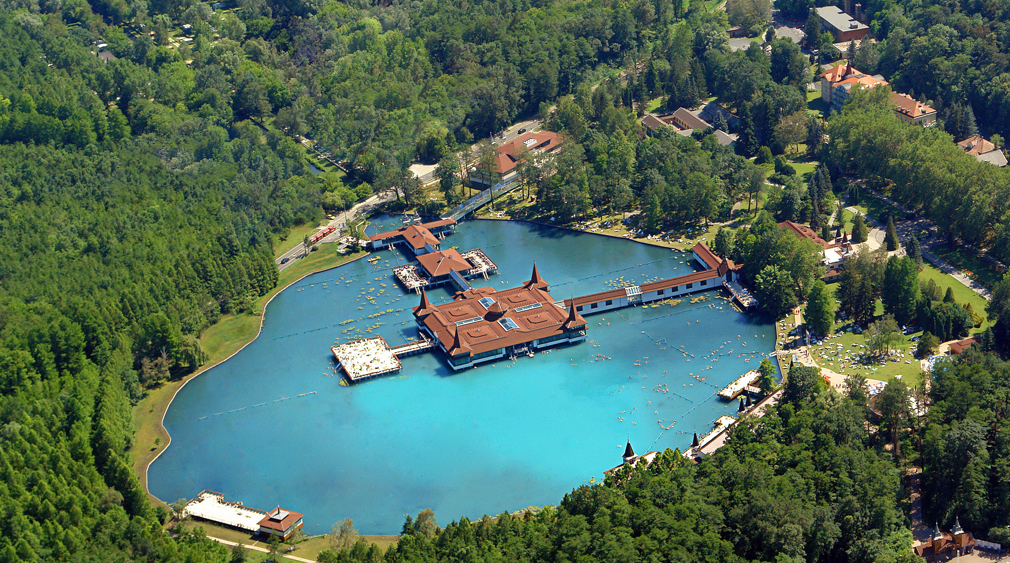 Озеро в кратері вулкана