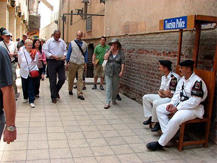 Закон і місцеві полісмени